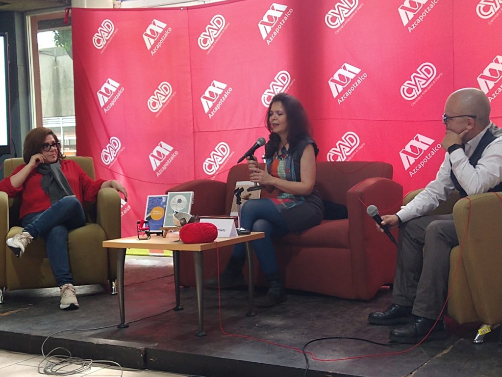 Luz Prieto, Constanza Galindo y Francisco Ochoa Hernández para dialogar en torno al libro Relatos de a pie, crónicas y andanzas de un hilo rojo 